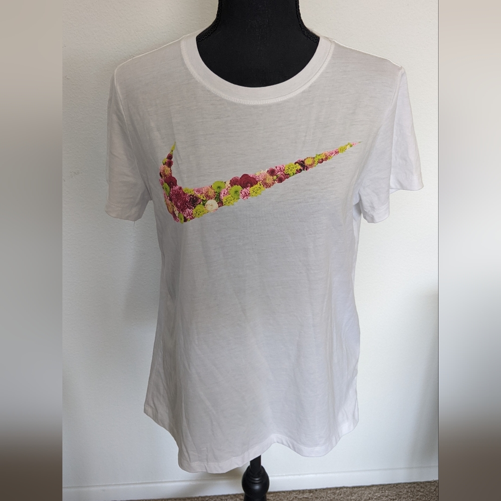 Nike White Shirt Sleeve Tee with Floral Logo, size medium